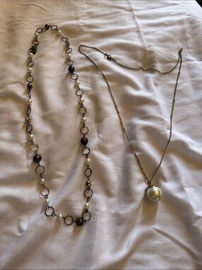 Delicate Gold-Tone Necklace Set with Cream Pearl Accents